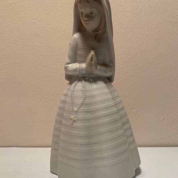 Lladro Nao First Communion Figurine - Picture 6 of 8